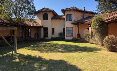 Comercial para oficina Gran casa en parcela Lonquen Norte con tremenda ubicación, cerca de todo lo que necesites