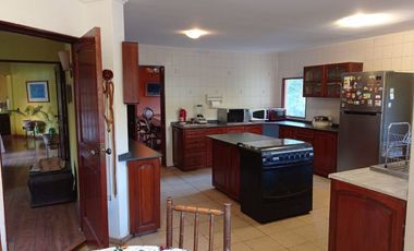 Comercial para oficina Gran casa en parcela Lonquen Norte con tremenda ubicación, cerca de todo lo que necesites