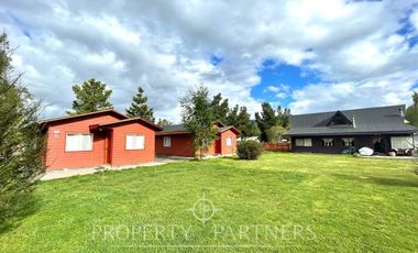 Linda Casa con cabañas a minutos del centro de Villarrica