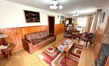 Linda Casa con cabañas a minutos del centro de Villarrica