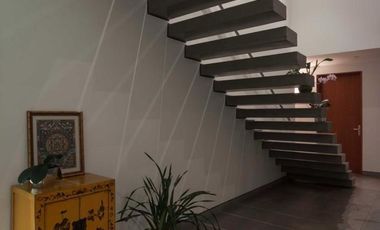 Venta Espectacular Casa de 5 dormitorios en Urbanización Pillagua. Sector Santa Ines. Cumbayá. JS