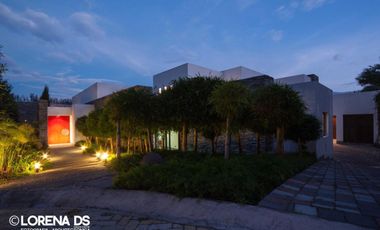 Venta Espectacular Casa de 5 dormitorios en Urbanización Pillagua. Sector Santa Ines. Cumbayá. JS