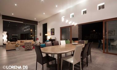 Venta Espectacular Casa de 5 dormitorios en Urbanización Pillagua. Sector Santa Ines. Cumbayá. JS
