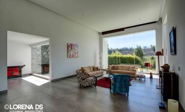 Venta Espectacular Casa de 5 dormitorios en Urbanización Pillagua. Sector Santa Ines. Cumbayá. JS