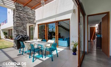 Venta Espectacular Casa de 5 dormitorios en Urbanización Pillagua. Sector Santa Ines. Cumbayá. JS