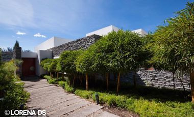 Venta Espectacular Casa de 5 dormitorios en Urbanización Pillagua. Sector Santa Ines. Cumbayá. JS
