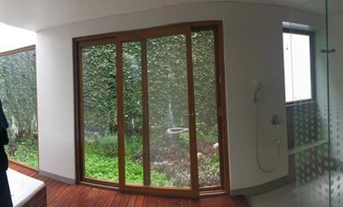 Venta Espectacular Casa de 5 dormitorios en Urbanización Pillagua. Sector Santa Ines. Cumbayá. JS