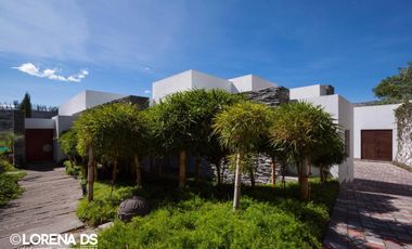 Venta Espectacular Casa de 5 dormitorios en Urbanización Pillagua. Sector Santa Ines. Cumbayá. JS