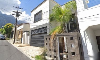 Casa en Remate en Las Cumbres,  FG-98