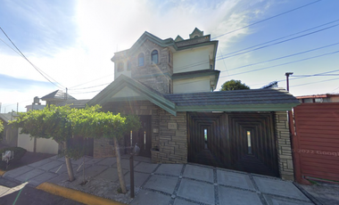 Casa en Remate en L de Valle Dorado, FG-326