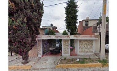 Casa en Remate en Los Pirules, FG-655