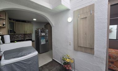En venta casa de 2 pisos en Jardines de los Alcázares, Sabaneta