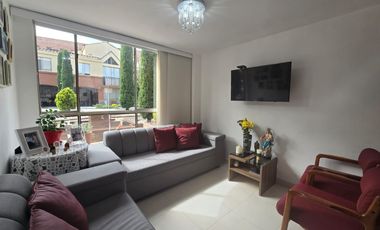 En venta casa de 2 pisos en Jardines de los Alcázares, Sabaneta