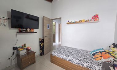 En venta casa de 2 pisos en Jardines de los Alcázares, Sabaneta