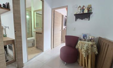En venta casa de 2 pisos en Jardines de los Alcázares, Sabaneta