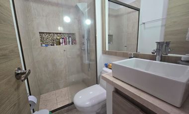 En venta casa de 2 pisos en Jardines de los Alcázares, Sabaneta
