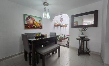 En venta casa de 2 pisos en Jardines de los Alcázares, Sabaneta
