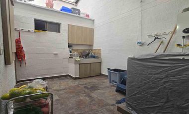 En venta casa de 2 pisos en Jardines de los Alcázares, Sabaneta