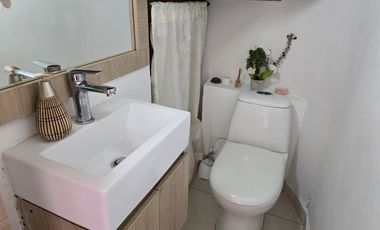 En venta casa de 2 pisos en Jardines de los Alcázares, Sabaneta
