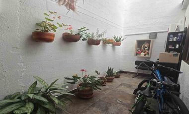 En venta casa de 2 pisos en Jardines de los Alcázares, Sabaneta