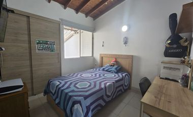 En venta casa de 2 pisos en Jardines de los Alcázares, Sabaneta