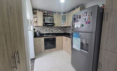 En venta casa de 2 pisos en Jardines de los Alcázares, Sabaneta
