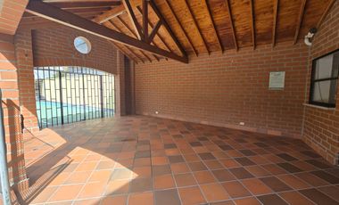 En venta casa de 2 pisos en Jardines de los Alcázares, Sabaneta