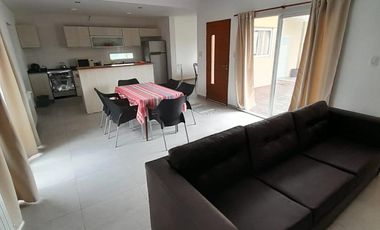 VENTA | Casa 3 dorm.   pileta | Barrio El Molino, Roldán