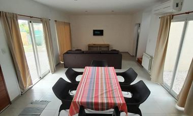 VENTA | Casa 3 dorm.   pileta | Barrio El Molino, Roldán
