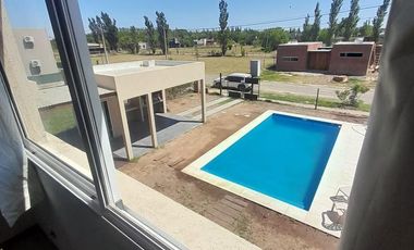 VENTA | Casa 3 dorm.   pileta | Barrio El Molino, Roldán
