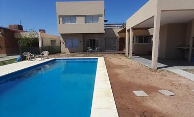 VENTA | Casa 3 dorm.   pileta | Barrio El Molino, Roldán