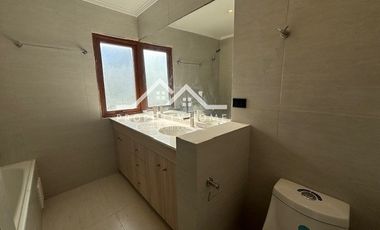 VENTA LOS BOSQUES 6 DORM MAS SERVICIO Y PISCINA