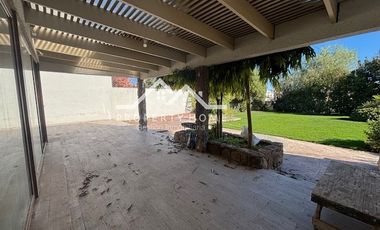 VENTA LOS BOSQUES 6 DORM MAS SERVICIO Y PISCINA