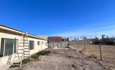 Venta Casa 3 dormi con piscina - B° Piedras Blancas - Fernandez Oro