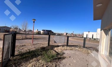Venta Casa 3 dormi con piscina - B° Piedras Blancas - Fernandez Oro