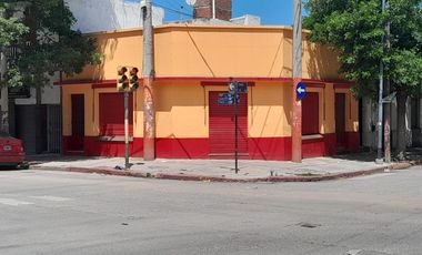 Local esquina sobre calle 24 de Septiembre 63 m2