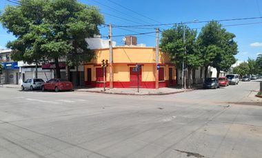 Local esquina sobre calle 24 de Septiembre 63 m2