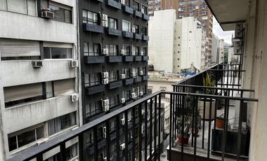 Alquiler departamento 2 ambientes c/ balcón frente Retiro zona turística