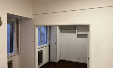 Alquiler departamento 2 ambientes c/ balcón frente Retiro zona turística