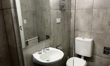 Alquiler departamento 2 ambientes c/ balcón frente Retiro zona turística