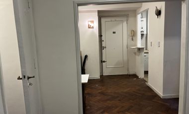 Alquiler departamento 2 ambientes c/ balcón frente Retiro zona turística