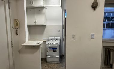 Alquiler departamento 2 ambientes c/ balcón frente Retiro zona turística