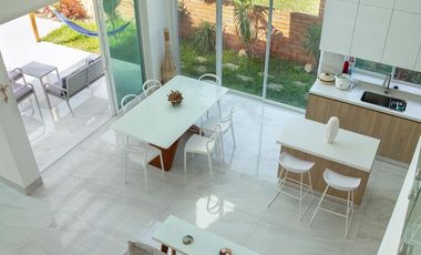 VENTA CASA EN LA PLAYA URBANIZACION VENTURA RESORTE OLON SANTA ELENA (CMC)