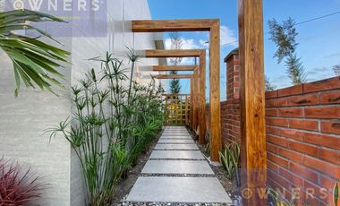VENTA CASA EN LA PLAYA URBANIZACION VENTURA RESORTE OLON SANTA ELENA (CMC)