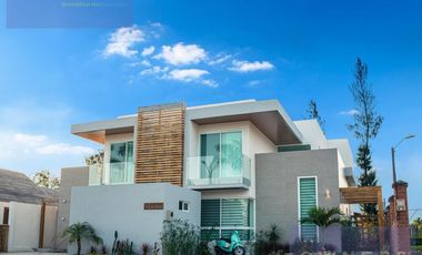 VENTA CASA EN LA PLAYA URBANIZACION VENTURA RESORTE OLON SANTA ELENA (CMC)