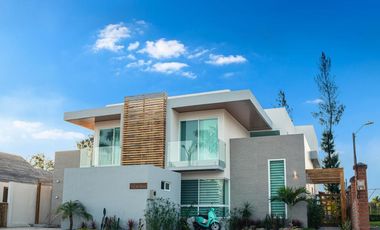 VENTA CASA EN LA PLAYA URBANIZACION VENTURA RESORTE OLON SANTA ELENA (CMC)