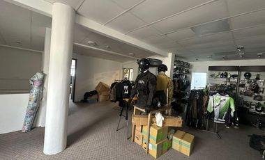 VENTGA LOCAL COMERC IAL EN URDESA CENTRAL 829 M 2