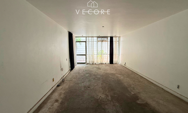 PROPIEDAD EN VENTA COMO TERRENO, ZONA CALZ. GONZÁLEZ GALLO, GUADALAJARA