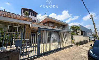 PROPIEDAD EN VENTA COMO TERRENO, ZONA CALZ. GONZÁLEZ GALLO, GUADALAJARA