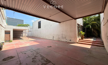 PROPIEDAD EN VENTA COMO TERRENO, ZONA CALZ. GONZÁLEZ GALLO, GUADALAJARA